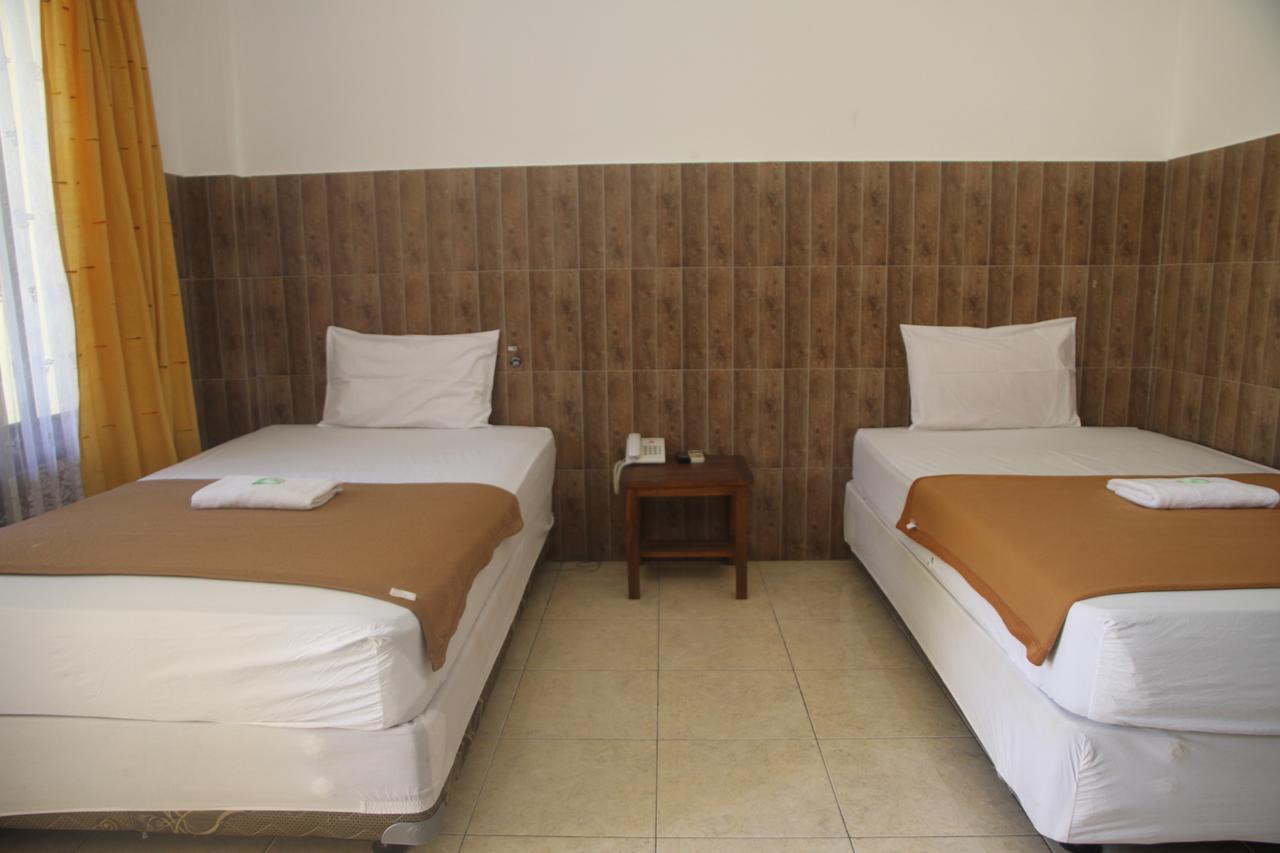 Puri Senggigi Hotel Mangsit Exteriör bild