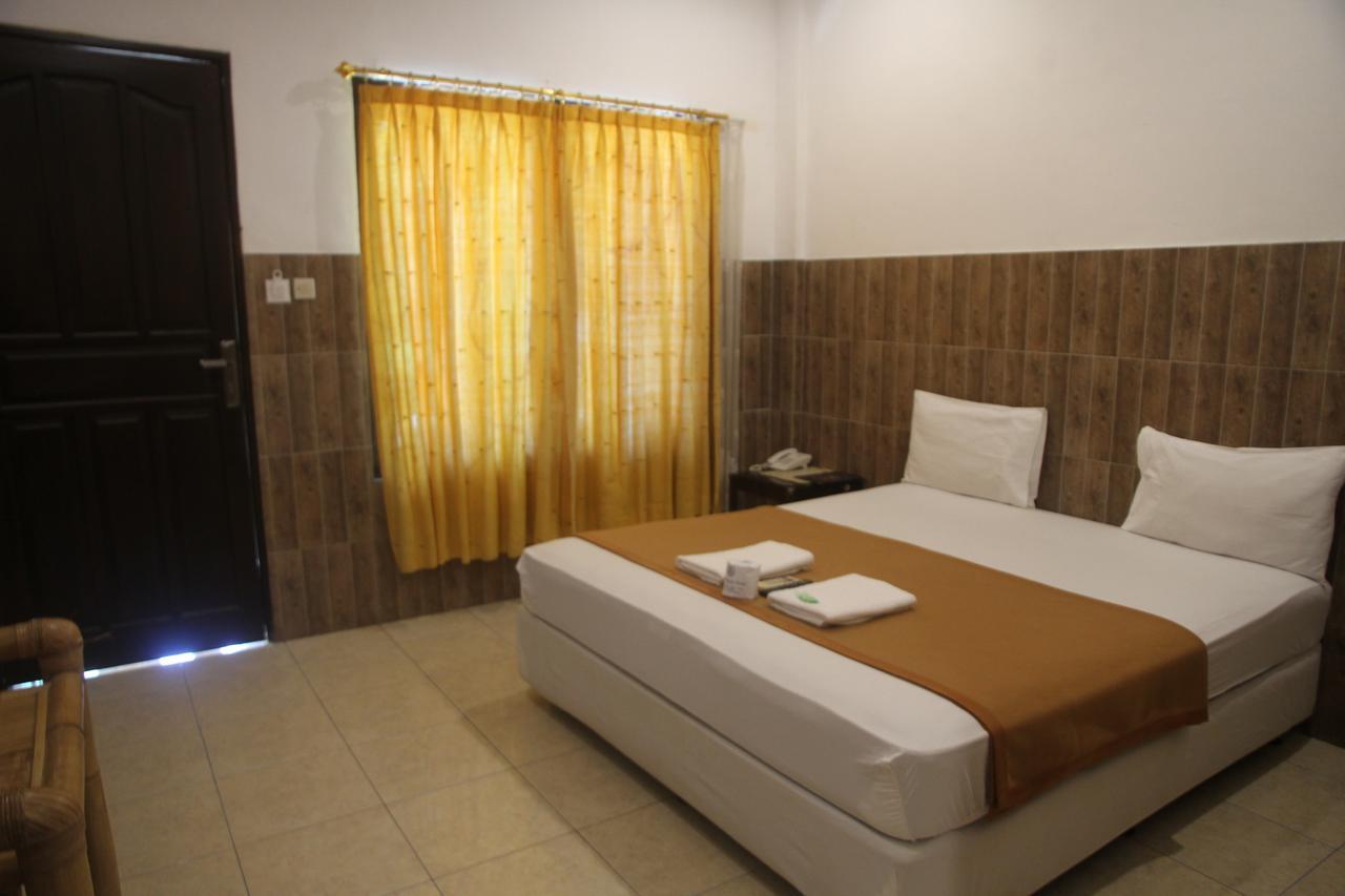 Puri Senggigi Hotel Mangsit Exteriör bild